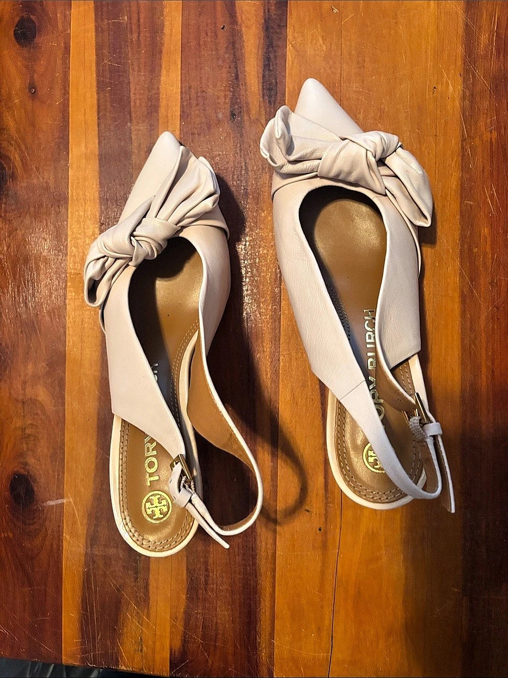 Tory Burch Slingback Bow Heels in Beige